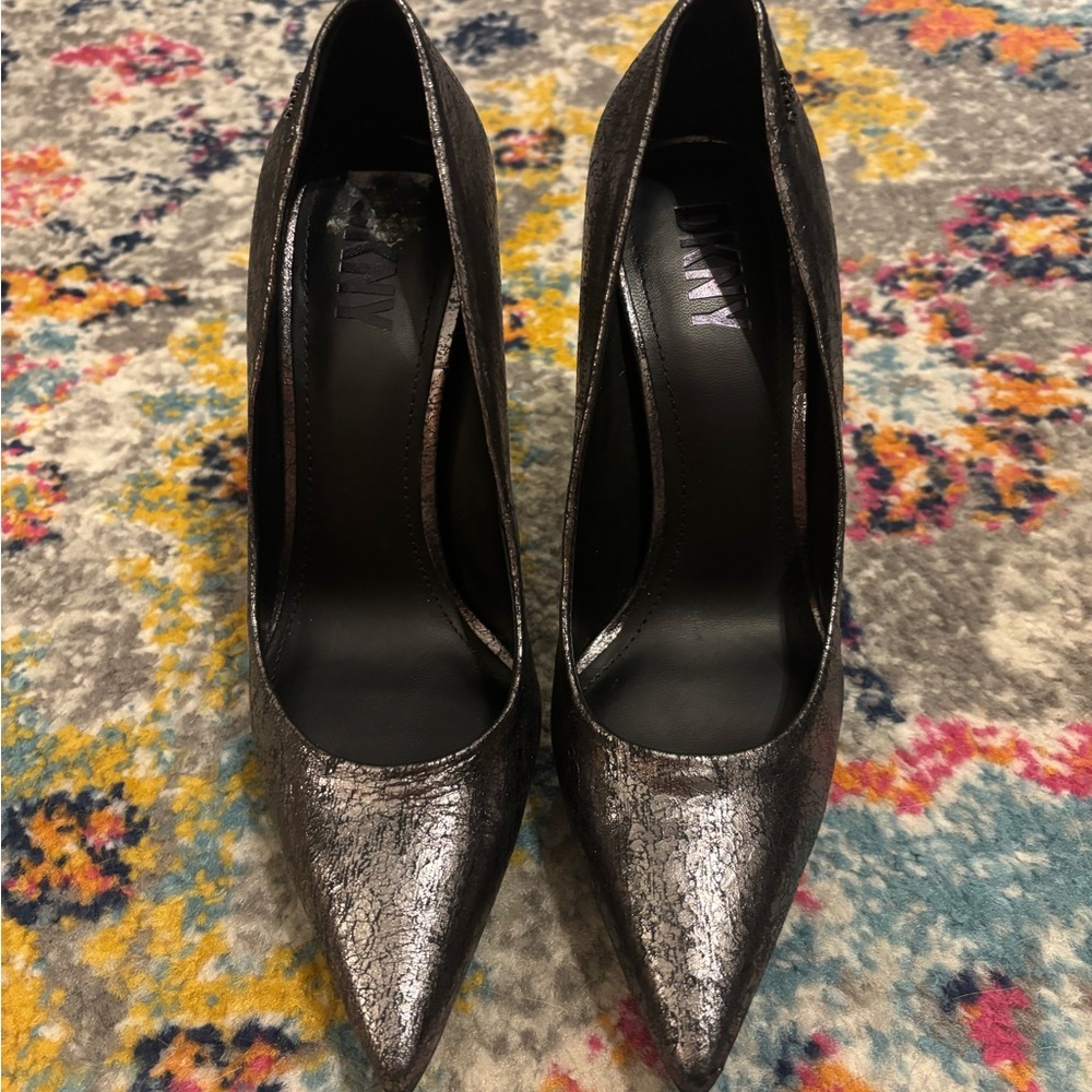 DKNY Women's Black/Silver Pumps Sz 6
